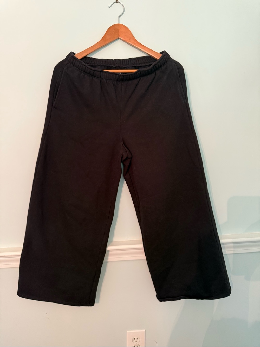 Cozy Meets Chic: Gap Wide-Leg Sweatpants (XS Petite)